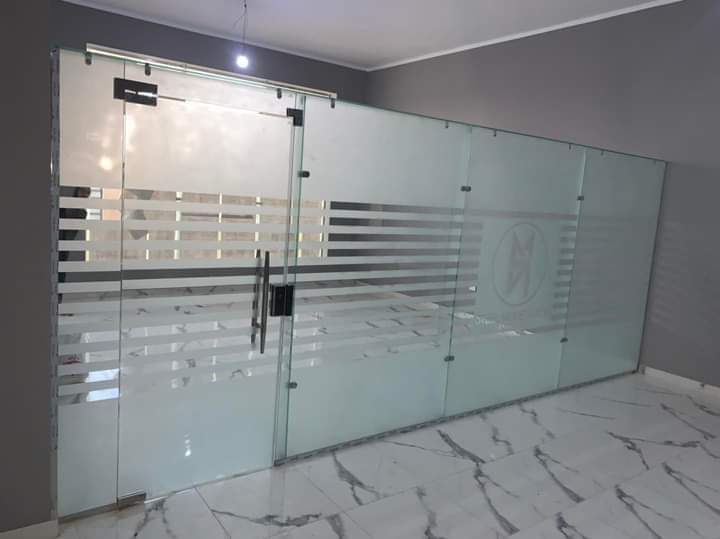 زجاج السكوريت